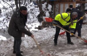 Tunceli’de kolektif kar temizliği: Belediye halka kürek dağıttı