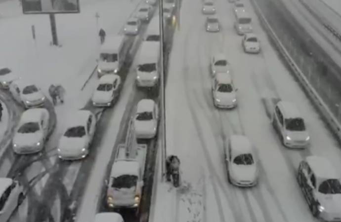 İstanbul’da trafik felç oldu!