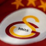 Galatasaray 3 futbolcusu ile yollarını ayırıyor