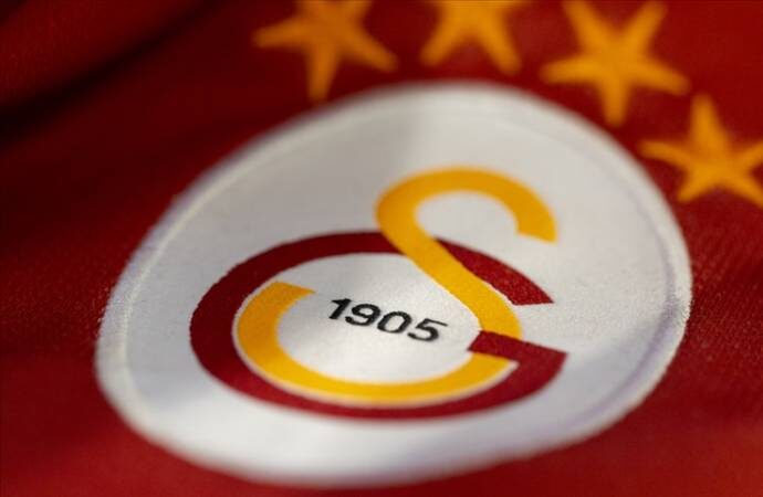 Galatasaray 3 futbolcusu ile yollarını ayırıyor