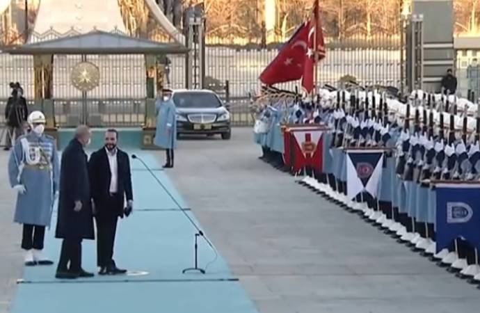 Bukele’den videolu paylaşım: Türkçe dersinde sözlüye kalkınca ben!