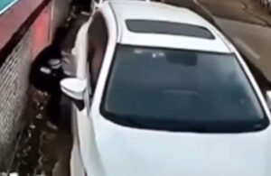 Aracını park edemeyen şoför sorunu farklı yoldan çözdü