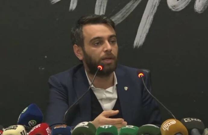 Bursaspor İkinci Başkanı Emin Adanur zehir zemberek sözlerle istifa etti