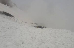 Erzurum çığ düştü: 2 kişi kar altında
