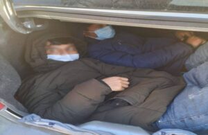 Kaçak göçmenler arabanın bagajından çıktı