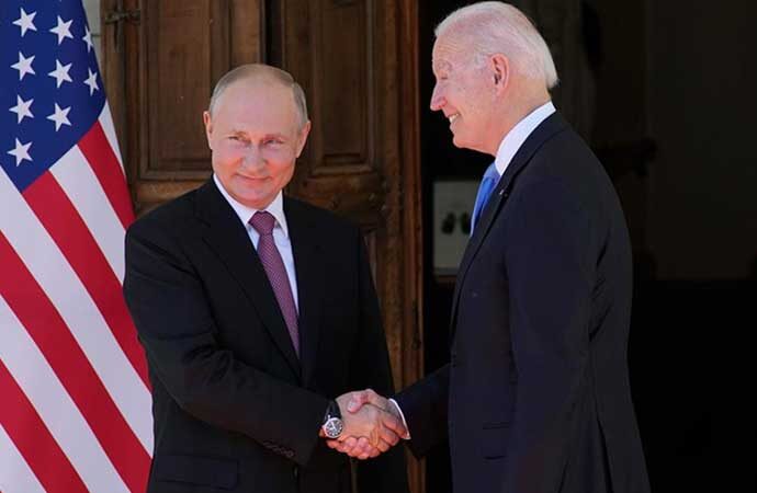 Biden’ın ‘Rusya Ukrayna’ya girecek’ sözlerine Kremlin’den jet yanıt