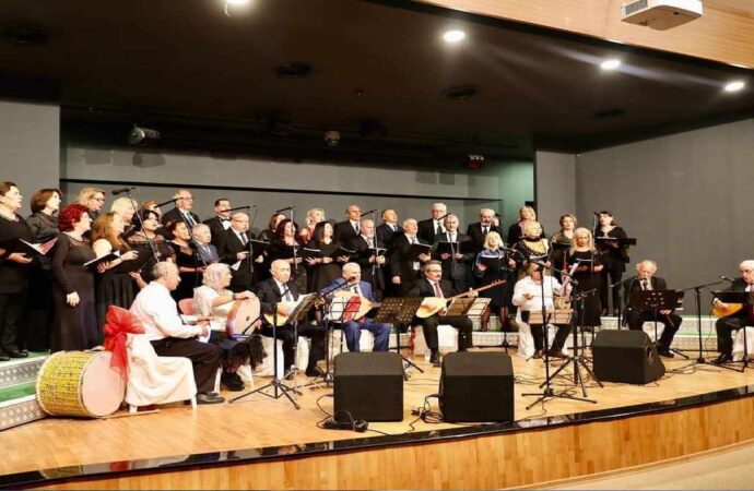 Didim Türkü Grubu yeni yıl konseri gerçekleştirildi.