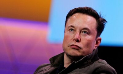 Twitter'ı satın alma girişiminde bulunan ancak daha sonra anlaşmayı askıya alan Elon Musk'a yatırımcılar dava açtıklarını duyurdu.
