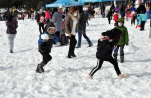 Yüzlerce çocuk ilk defa Tarsus Belediyesi ile karda iz bıraktı