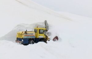 Muş’ta kar küreme çalışmaları çizgi film sahnesini andırdı