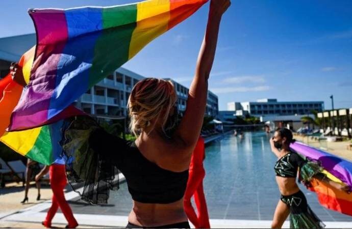 Küba’nın ilk “LGBTİ+ oteli” yeniden açıldı