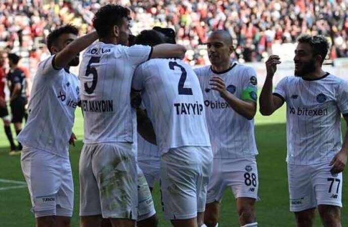 Adana Demirspor 3 puanı 3 golle kazandı