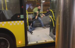 Metrobüste bıçaklı kavgada iki kişi yaralandı