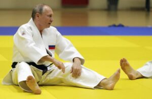 Dünya Tekvando Federasyonu Putin’in siyah kuşağını iptal etti