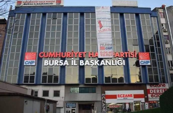 CHP Bursa İl Başkanlığı elektrik faturasını parti binasına astı: Ödemiyoruz!