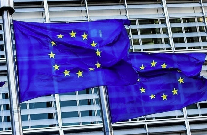 Avrupa Birliği adaylık için resmi aşamaları başlattı