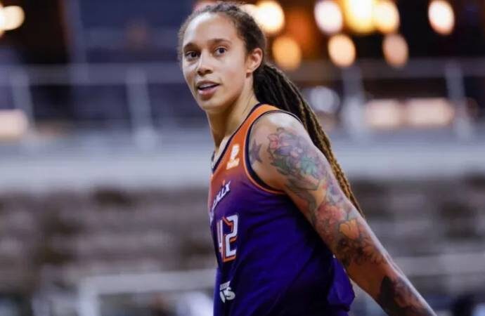 Rusya’da ABD’li yıldız basketbolcu Brittney Griner’in gözaltı süresi uzatıldı