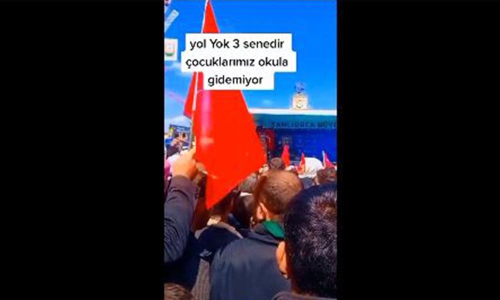 AKP’li başkan şiir okurken vatandaş isyan etti