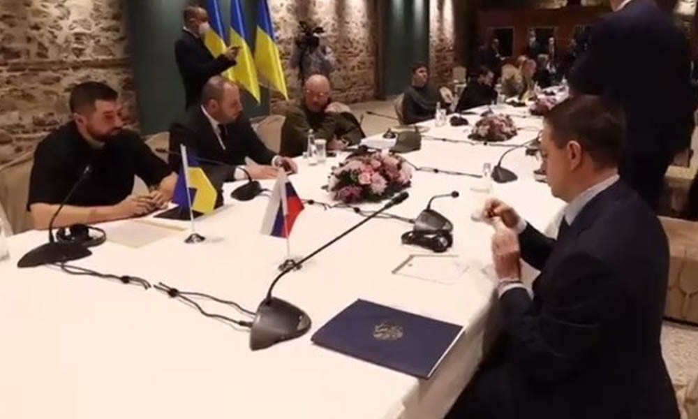 Rus ve Ukraynalı müzakereciler arasında güldüren diyalog