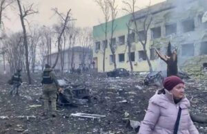 Rusya, Mariupol’de çocuk hastanesini vurdu