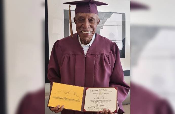 101 yaşında mezun oldu