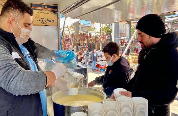 Didim Belediyesi’nden soğuk havada sıcak çorba ikramı