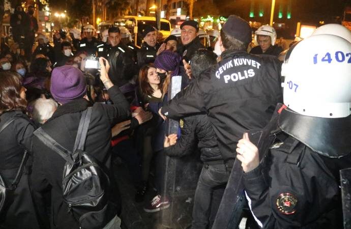 Feminist Gece Yürüyüşü’nde gözaltına alınan 30 kadın serbest bırakıldı