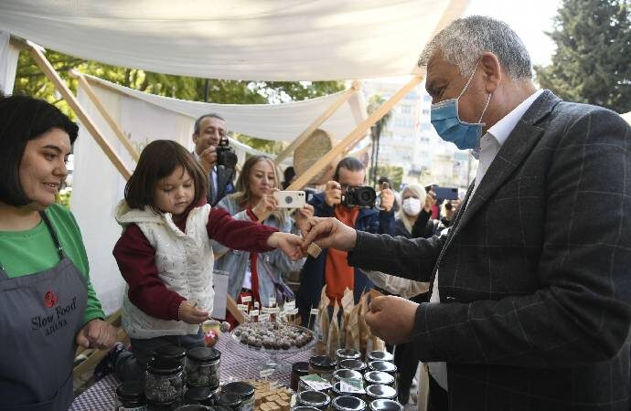 İyi, temiz, adil gıda için organize edilen Adana Çiftçi Pazarı açıldı
