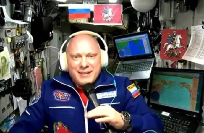 Rus kozmonot kıyafet rengini değiştirdi