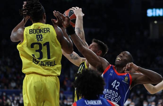 EuroLeague’de Türk derbisini Anadolu Efes kazandı