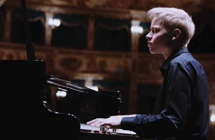 Kanada’dan ırkçı karar! Rus piyanistin konserleri iptal edildi