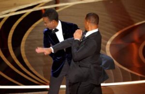 Will Smith, Oscar töreninde komedyen Chris Rock’a tokat attı