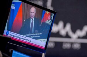 Kadın polise bilgisayarında Putin fotoğrafı var diye soruşturma