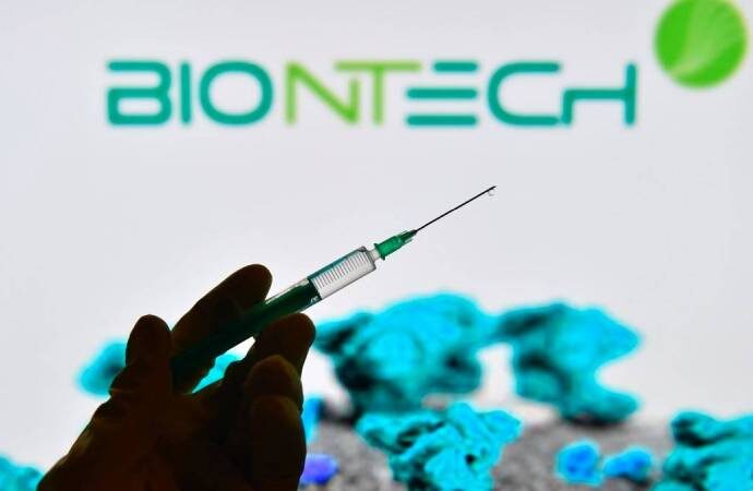 Almanya ve BioNTech acil durumlar için aşı sözleşmesi imzaladı