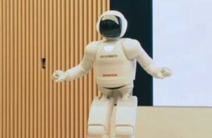 2000 yılında tanıtılan insansı robot Asimo emekli oldu