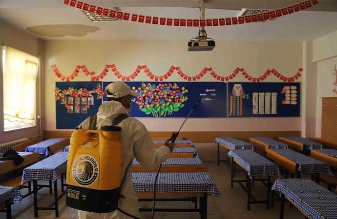 Kartal Belediyesi ilçedeki okullarda hijyen çalışması başlattı