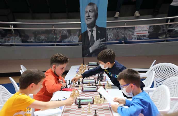 23 Nisan Bayramı kutlamaları satranç turnuvası ile başladı