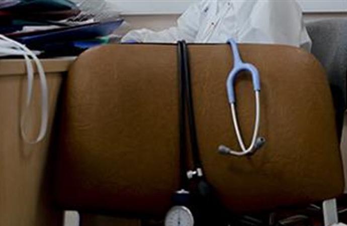 Bir ayda 60 sağlık çalışanı şiddete uğradı, bir doktor yaşamını yitirdi