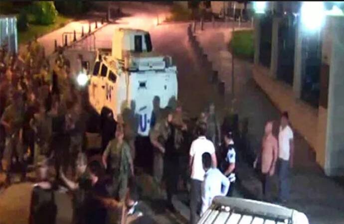 İstanbul Valiliği’ni işgal etmeye çalışan darbecilere ceza yağdı