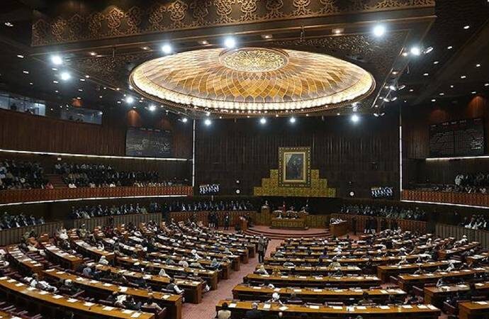 Pakistan’da 123 milletvekilinin istifası kabul edildi