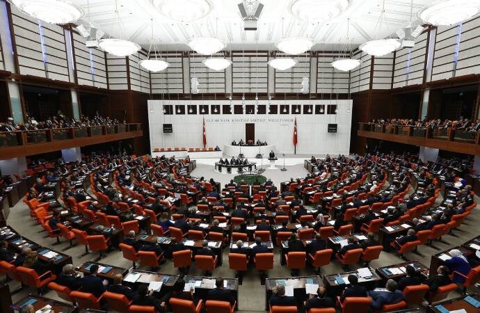 AKP’nin “torba” kanun teklifi TBMM’den geçti: TL’ye çevrilen dövize vergi istisnası