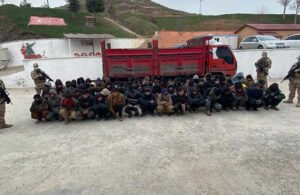 İki araçta 110 kaçak göçmen yakalandı