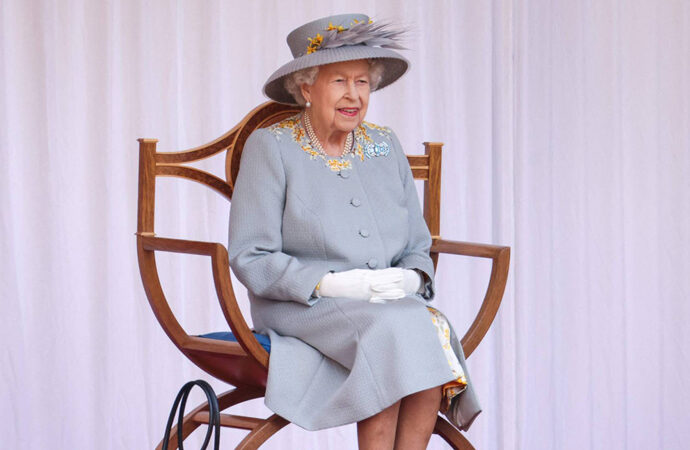 Kraliçe Elizabeth: Koronavirüs insanı tükenmiş bırakıyor