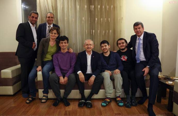 Kemal Kılıçdaroğlu’ndan öğrenci evi ziyareti: Türkiye’nin kaderini siz belirleyeceksiniz