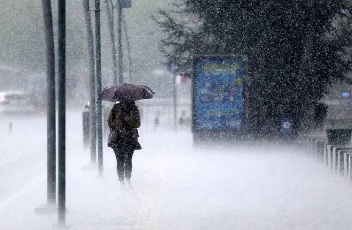 Meteoroloji uyardı: İstanbul’a sağanak geliyor