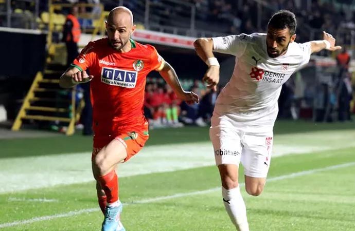 Sivasspor final avantajını kaptı