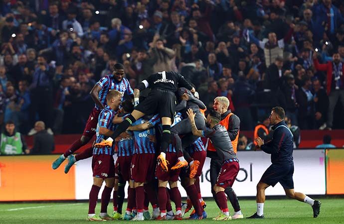 38 yıllık hasret bitti! 2021-2022 sezonunda şampiyon Trabzonspor!
