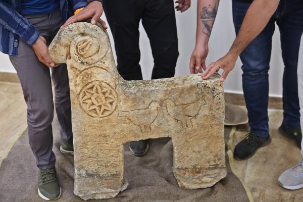Kırmızı bültenle aranan 500 yıllık tarihi mezar taşı bulundu