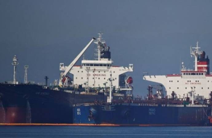 İran Yunanistan’a ait iki petrol tankerine el koydu