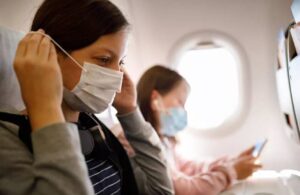 Avrupa’da uçuşlardaki maske zorunluluğu kalkıyor